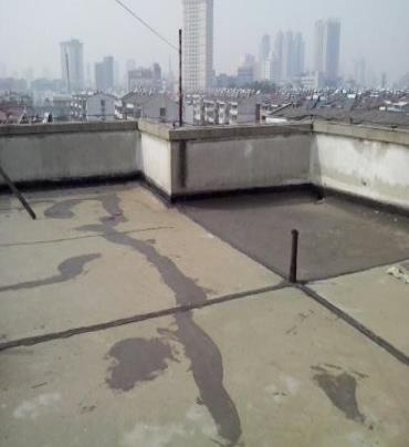 忠县漏水维修 楼顶漏水是什么原因，楼顶漏水维修方法是什么?